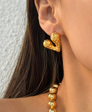 Load image into Gallery viewer, Amie Hammered Heart Earrings