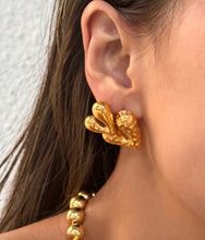 Load image into Gallery viewer, Amie Hammered Heart Earrings