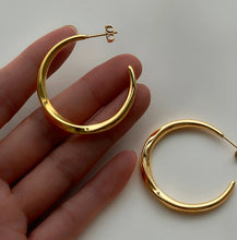 Load image into Gallery viewer, Isla Hoop Earrings