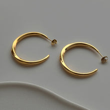 Load image into Gallery viewer, Isla Hoop Earrings