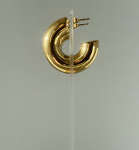 Load image into Gallery viewer, Lucia Hoop Earrings