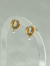 Load image into Gallery viewer, Bella Crystal Huggies