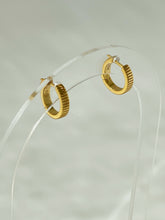 Load image into Gallery viewer, Chloe Notch Huggies