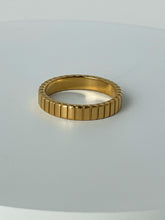 Load image into Gallery viewer, Chloe Notch Ring