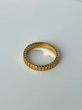 Load image into Gallery viewer, Chloe Notch Ring