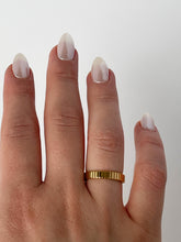 Load image into Gallery viewer, Chloe Notch Ring