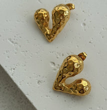 Load image into Gallery viewer, Amie Hammered Heart Earrings
