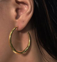 Load image into Gallery viewer, Isla Hoop Earrings
